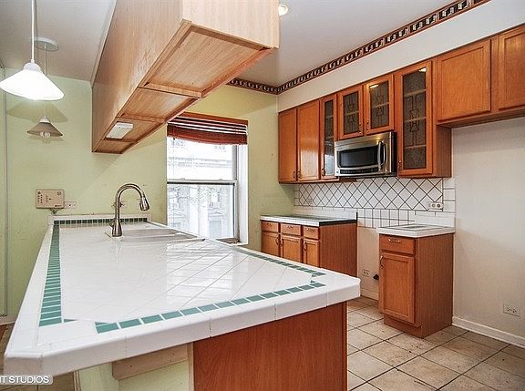 4th image of 4558 S King Dr #3