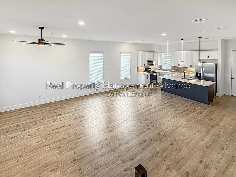 4400 Elm Springs St — Photo 7