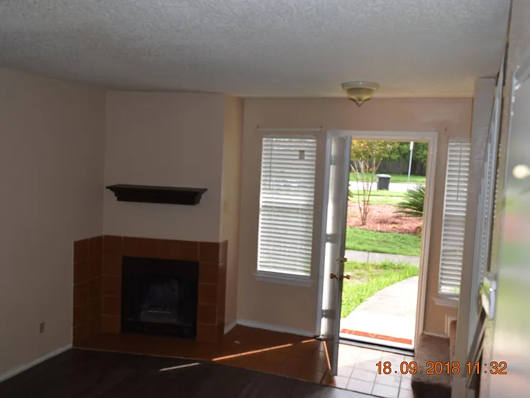 10657 Starcrest Dr #10657 — Photo 4