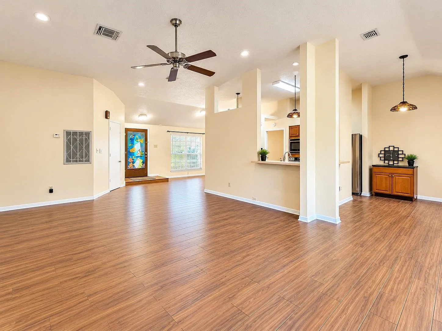 3 bed, 2.0 bath, 1617 sqft, $1,875 — Photo 1