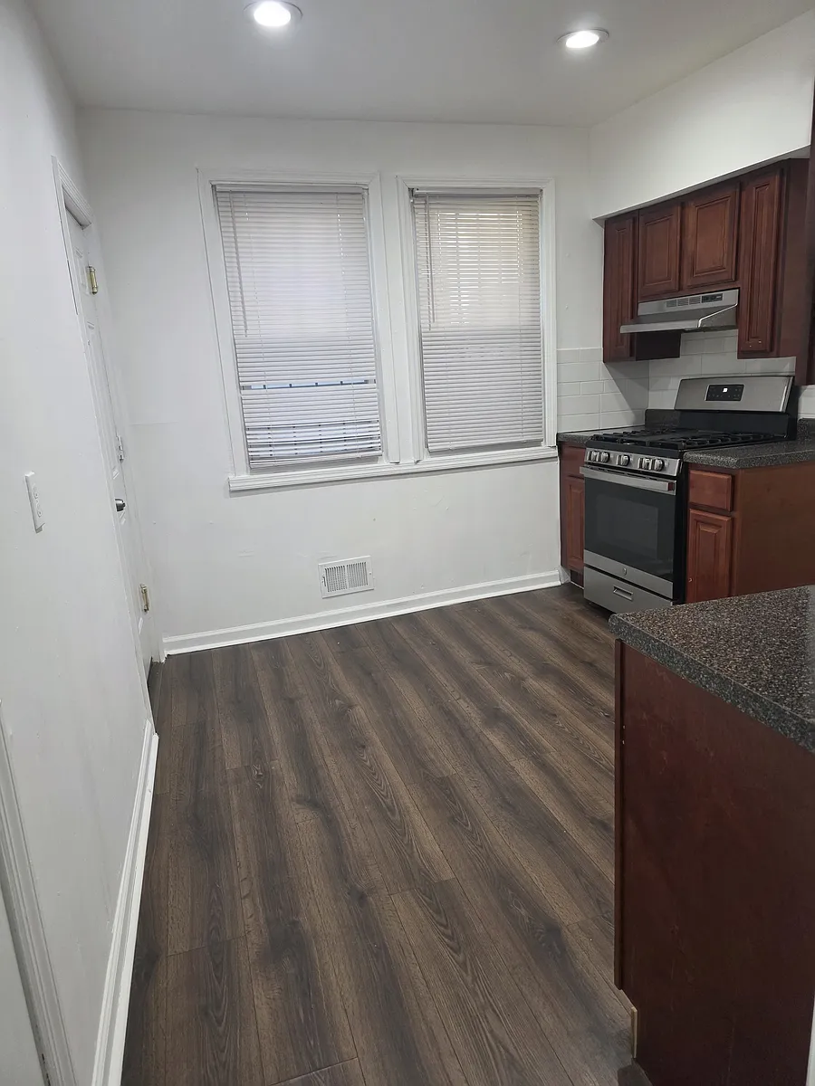 Building Photo - 416 S 15th St #1