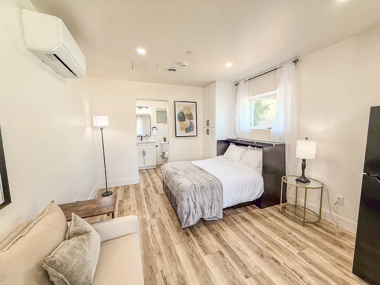 Studio, 300 sqft, $2,264 — Photo 2