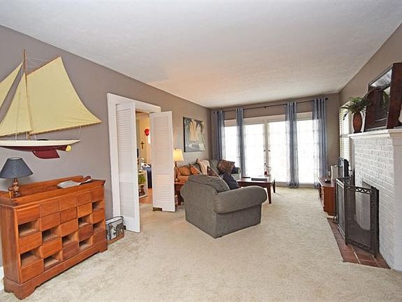 5th image of 1003 Burns Ave