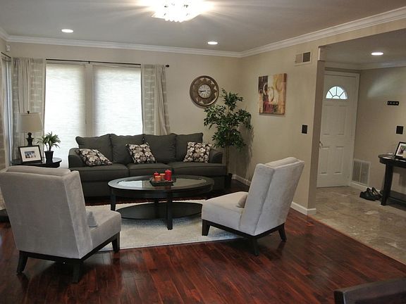 2nd image of 214 Wyandotte Dr