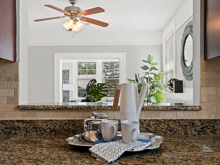2801 W Estrella St — Photo 11