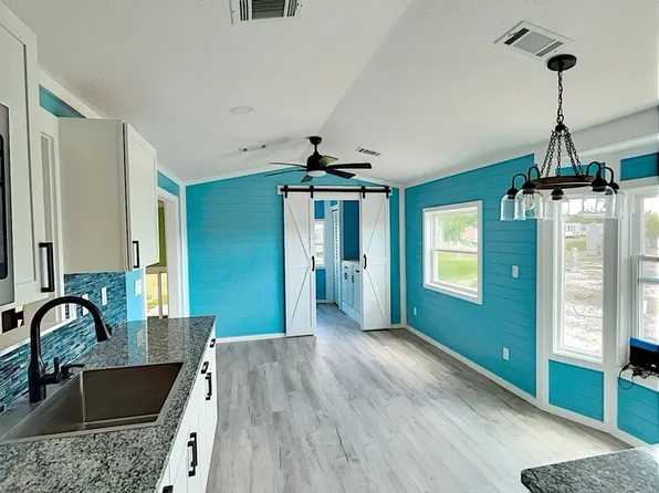 692 Chippewa Trl, Fort Myers Beach, FL 33931