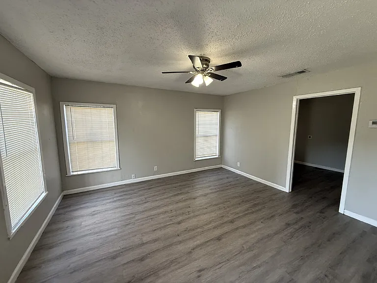 2213 Lea Crest Dr — Photo 3