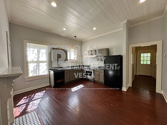 4th image of 1227 Calhoun St