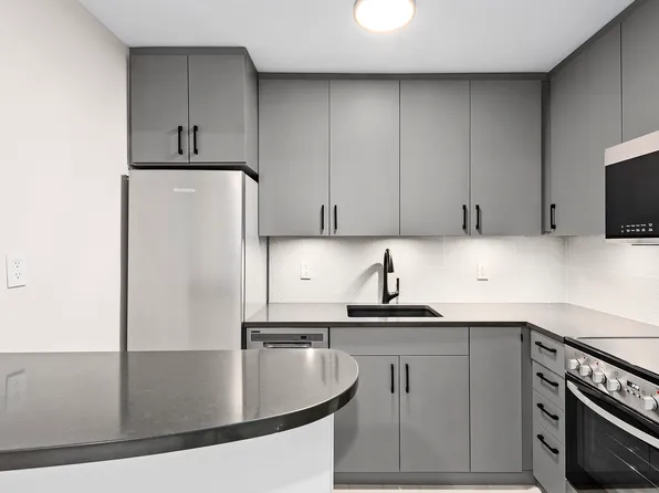 140 West 69th Street image 1 of 20