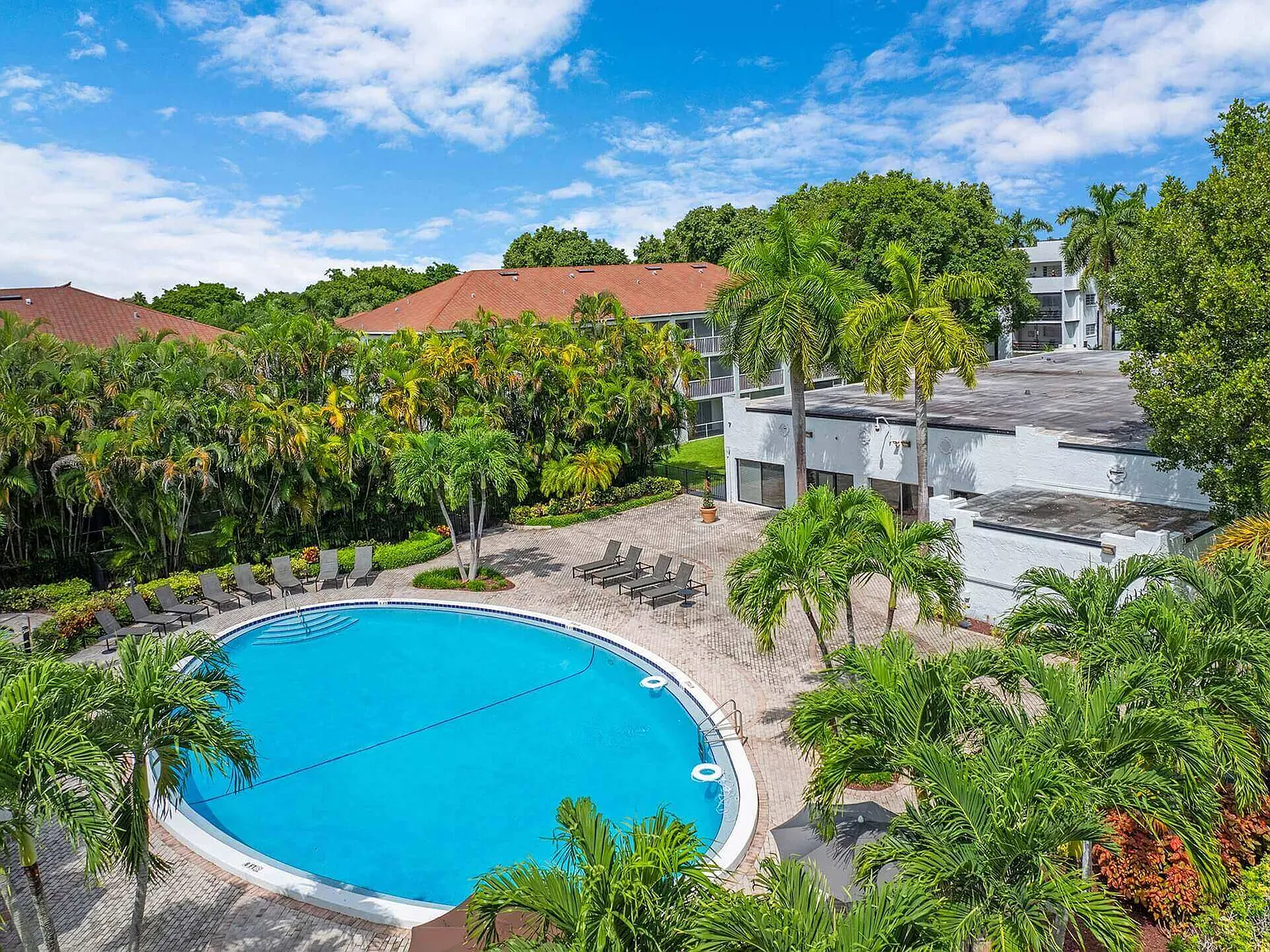 The Luxe at Boca — Photo 2