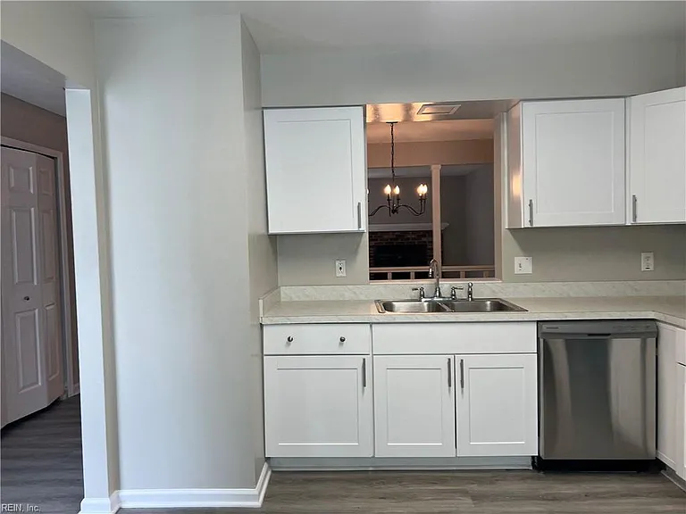 4748 Greenlaw Dr — Photo 4