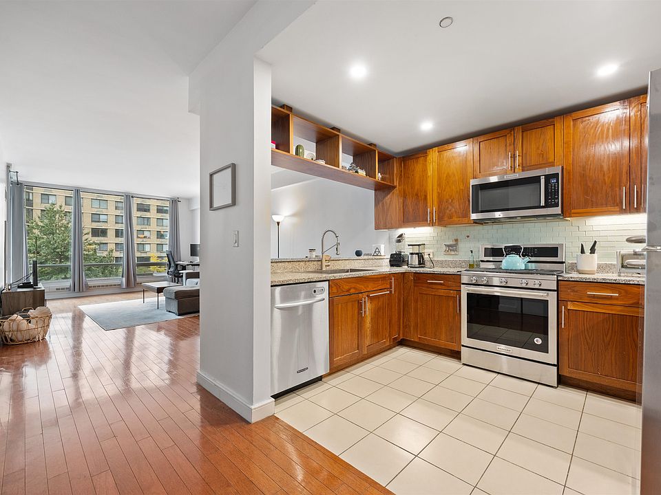 1st image of 20 Newport Pkwy APT 305