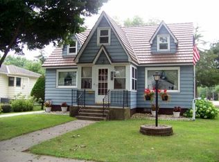 129 N 15th St, Clear Lake, IA 50428