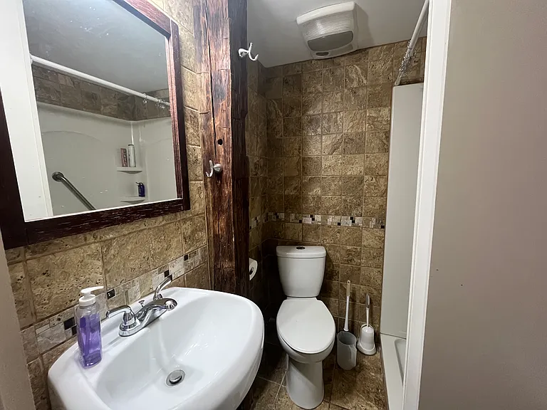18 E Silver St #1 — Photo 4