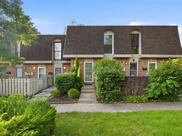7447 Country Brook Dr, Indianapolis, IN 46260
