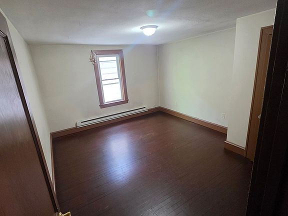 4th image of 233 E Ridge St