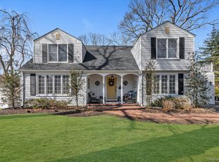 140 Cadman Avenue, Babylon, NY 11702