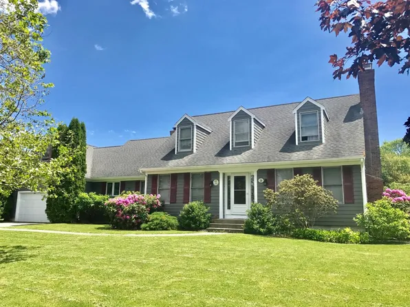 29 Bluegrass Dr, Middletown, RI 02842