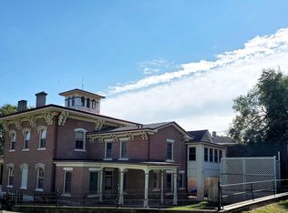 303 S 6th St, Burlington, IA 52601