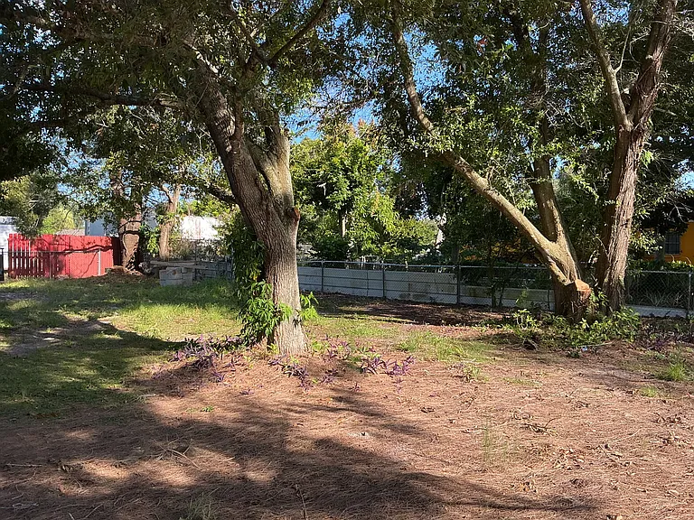 2605 Avenue F — Photo 21