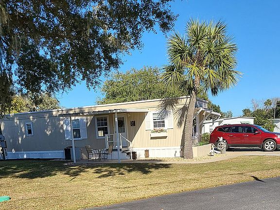 2nd image of 821 Pine Dr