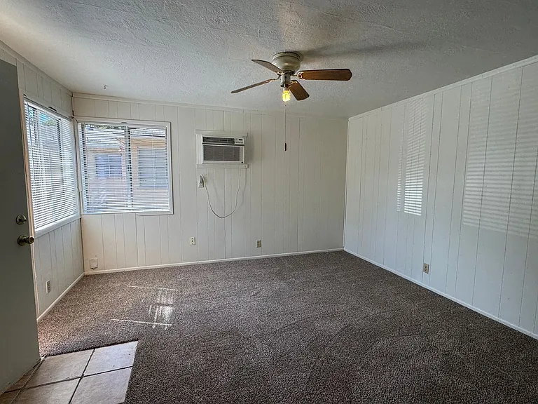 One Bedroom Apartment In Garden Acres Area — Photo 10