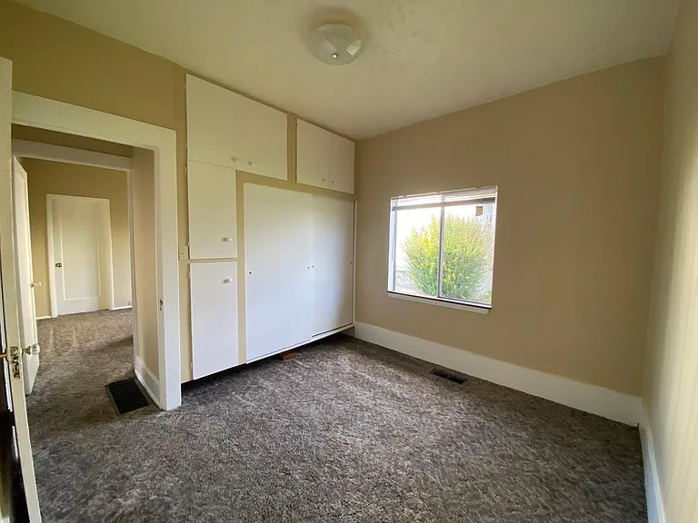7187 N Fiske Ave — Photo 7