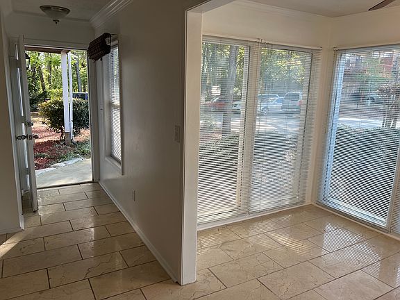 5th image of 701 Augusta Dr SE