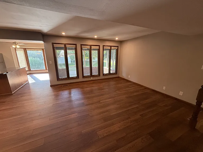 1225 Chancellor Dr — Photo 3