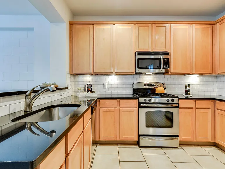 2608 E 6th St #8 — Photo 9
