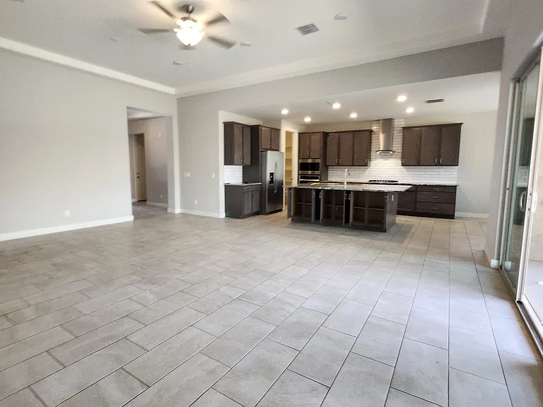18380 W Sandlewood Dr — Photo 6