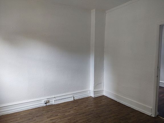 5th image of 913 Walker St #2