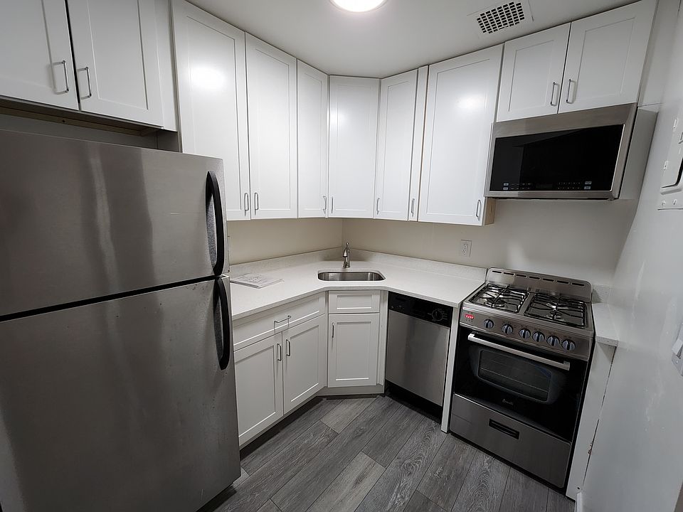 1st image of 25 W 74th St #3B