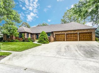 2003 Hedgewood Dr, Bloomington, IL 61704