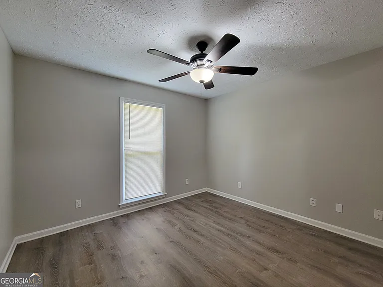 611 Leigh Ct — Photo 6