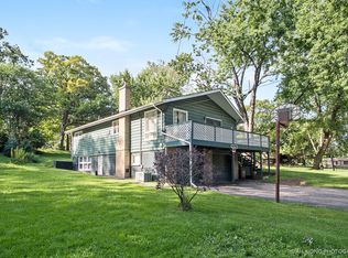 84 Riverside Dr, Yorkville, IL 60560