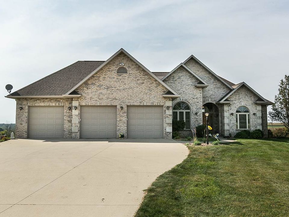 9393 Royal Wood Dr, Peosta, IA 52068 Zillow