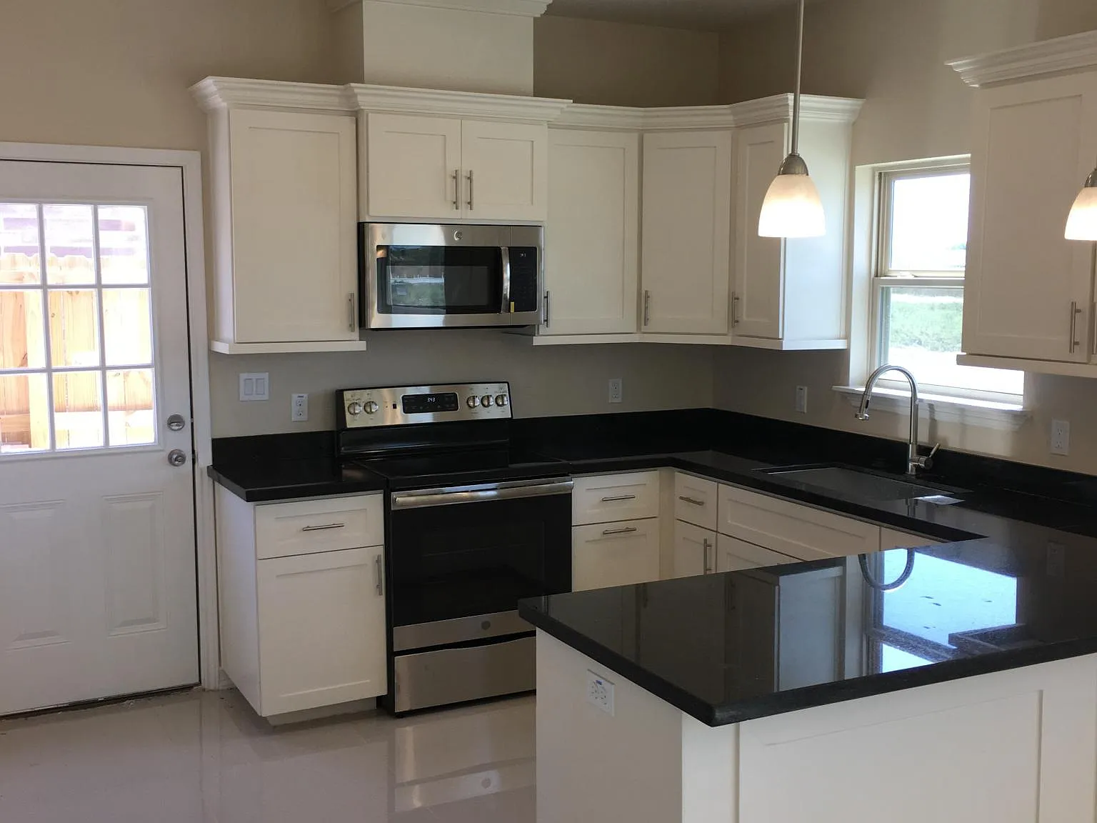 418 Peabody Ave — Photo 3