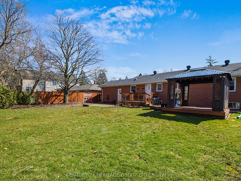 114 Elizabeth Grv — Photo 15