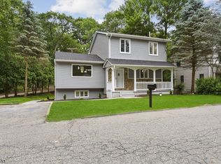 25 Michigan Trl, Hopatcong, NJ 07843