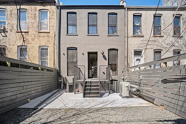 Rented by Compass | media 22