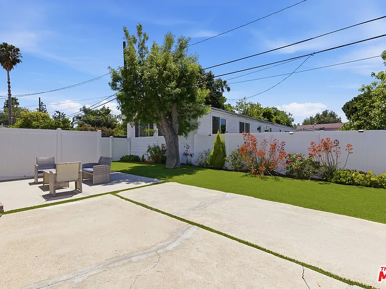 6033 Fallbrook Ave — Photo 15