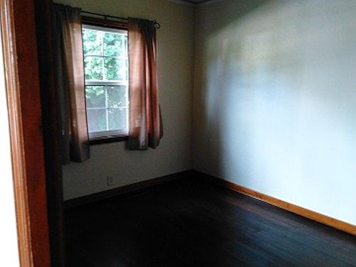 3rd image of 921 E Alder St