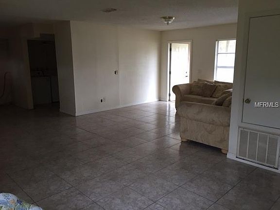 4th image of 9 Aspen St