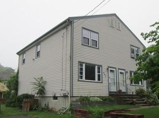 555 Chopsey Hill Rd, Bridgeport, CT 06606