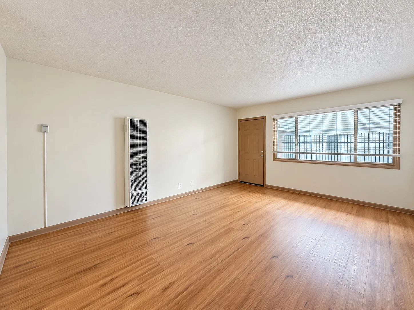 3 bed, 1058 sqft, $2,700 — Photo 2