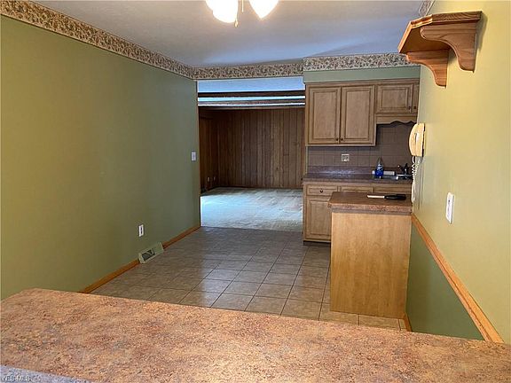 4th image of 2595 Coventry Dr
