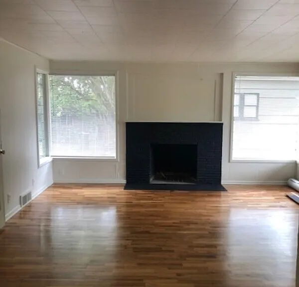 5518 25th Ave NE — Photo 2