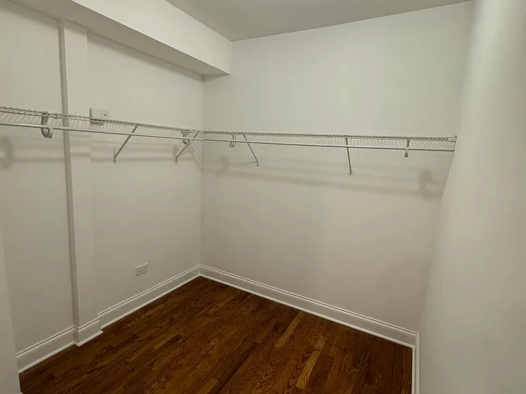 5141 W Barry Ave #2 — Photo 4