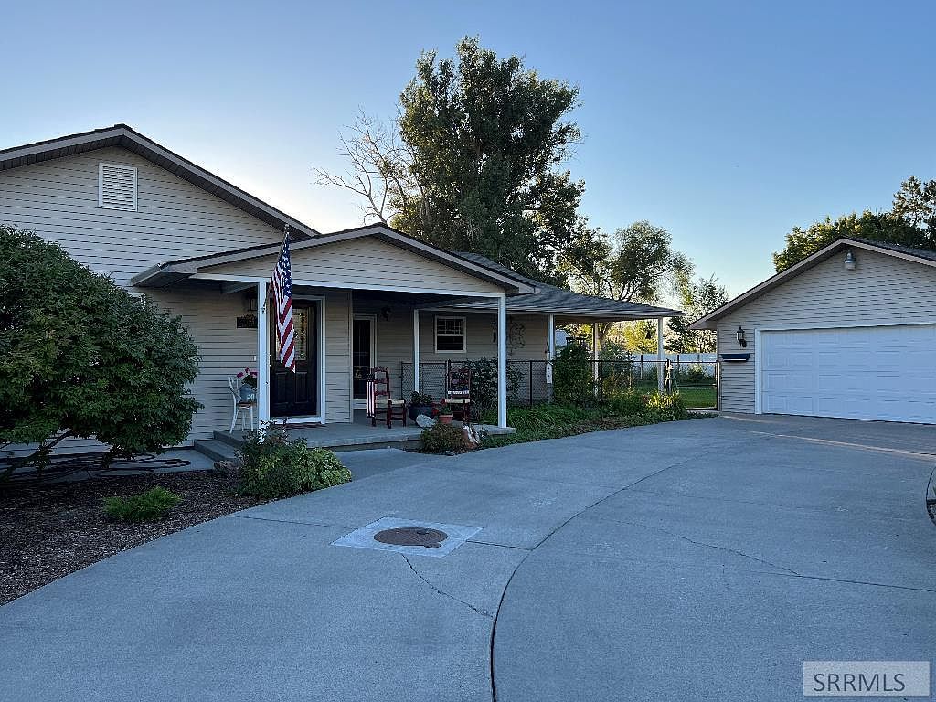 1185 Lansing St, Blackfoot, ID 83221 Zillow